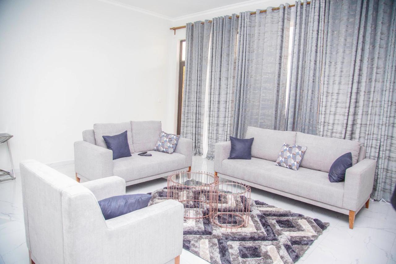 לוסקה Longhorn Executive Apartments מראה חיצוני תמונה