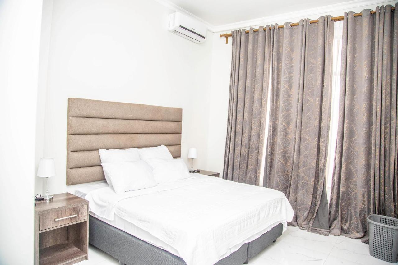 לוסקה Longhorn Executive Apartments מראה חיצוני תמונה