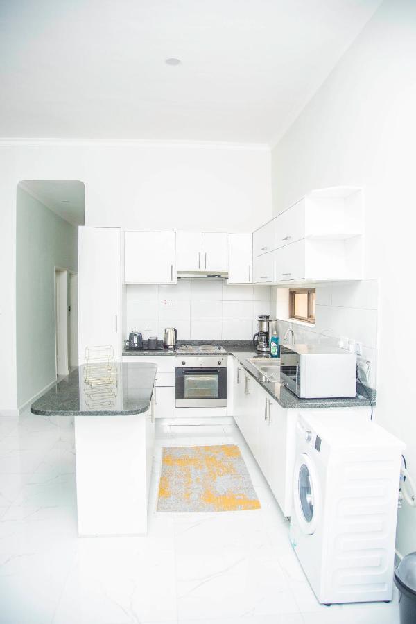 לוסקה Longhorn Executive Apartments מראה חיצוני תמונה
